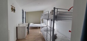 2 chambres, fer et planche à repasser, Wi-Fi, draps fournis