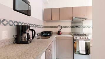 Fridge, microwave, oven, stovetop