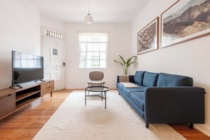 TV, offices - w* | Amazing 2BR Stay in Prime Polanco (Ciudad de México)