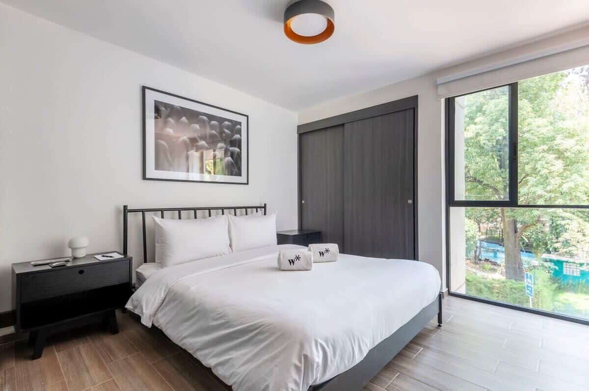 2 bedrooms, iron/ironing board, travel cot, WiFi