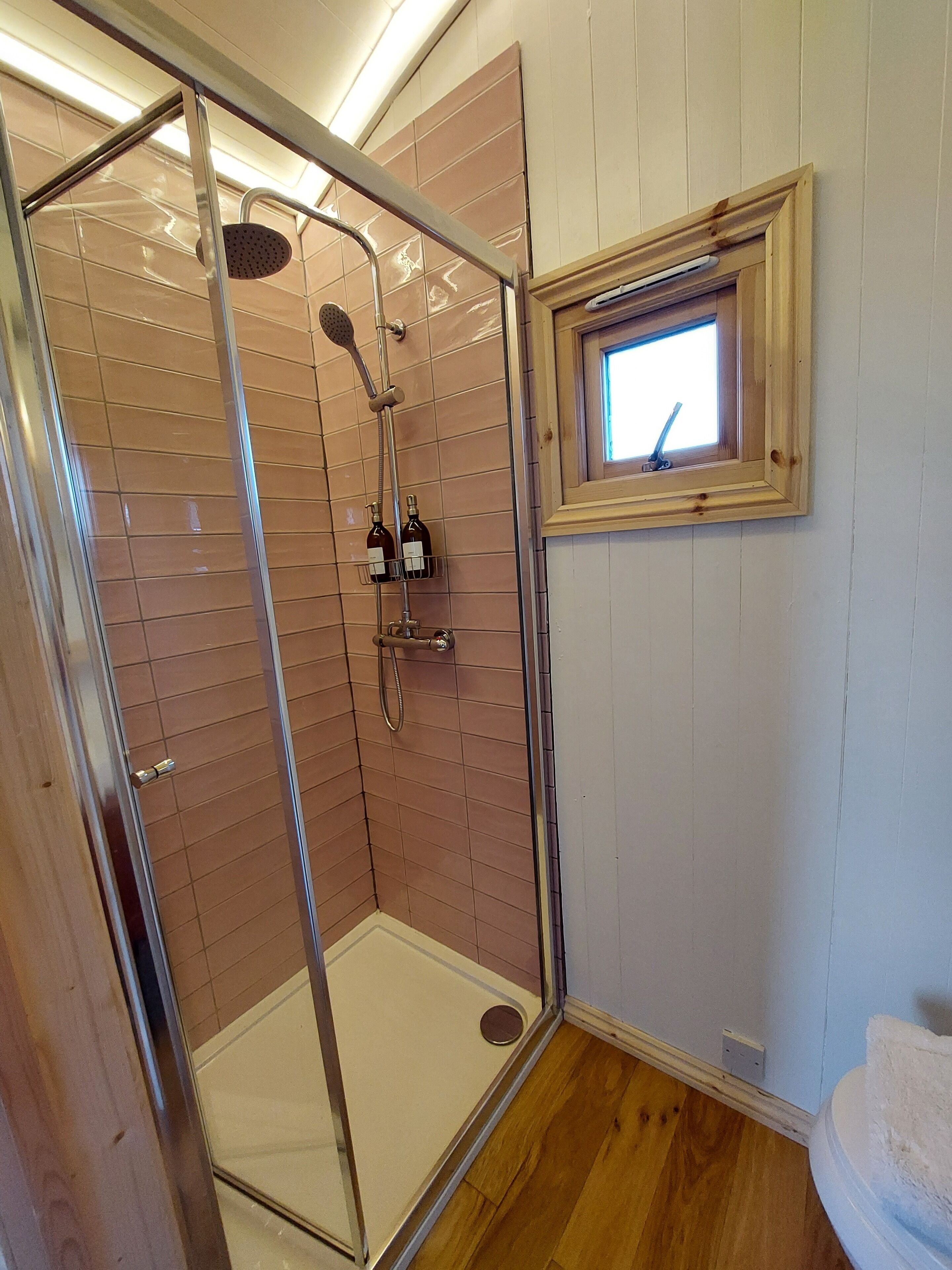 淋浴設備、風筒、提供毛巾、番梘