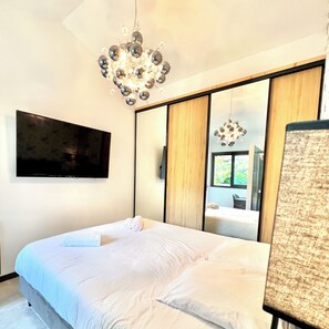 1 habitación, tabla de planchar con plancha, wifi gratis y ropa de cama 