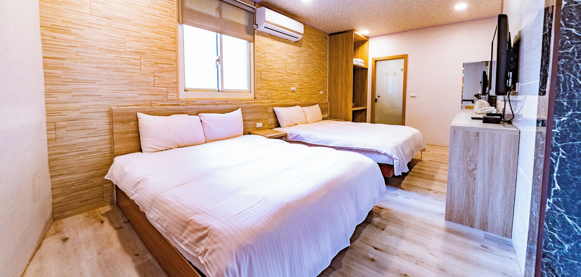 Habitación Deluxe con 2 camas individuales, 2 camas dobles | Wifi gratis y ropa de cama