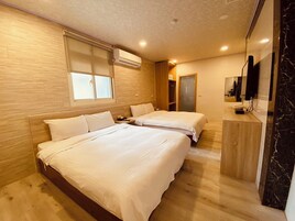 Family Quadruple Room | Free WiFi, bed sheets