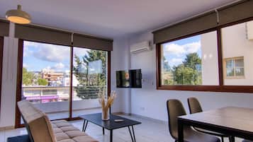 City Studio | Living area | 43-inch Smart TV with digital channels, TV