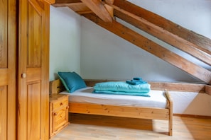 Room | Hypo-allergenic bedding, individually furnished, free WiFi - Chrona Bed & Breakfast (Jenaz)
