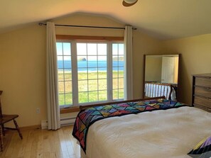 2 bedrooms, iron/ironing board, WiFi, bed sheets - Red Sunset Cottage in Twillingate (Twillingate)