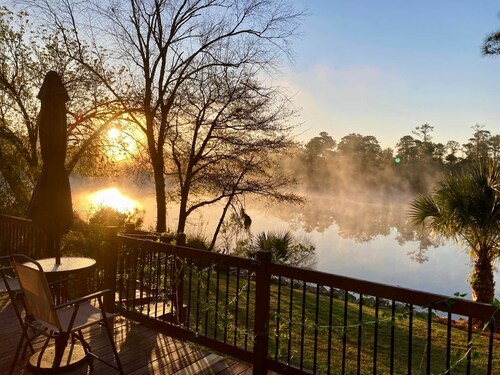 The Robin House, Newly Furnished Lake Retreat Near Tybee Island & Savannah