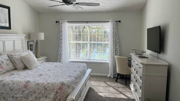 4 bedrooms, iron/ironing board, WiFi, bed sheets