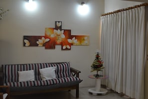 50-inch LED TV with digital channels - Amplia e iluminada casa en Mendoza (Mendoza)