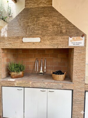Casa completa, 7 personas, 2 baños, 3 habitaciones | Terraza o patio