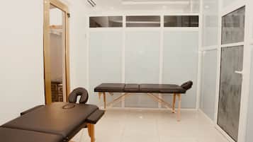 Couples treatment rooms, sauna, hot tub, steam room, hot springs