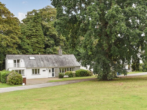 4 bedroom accommodation in Llanbedrog