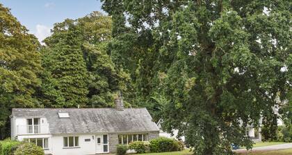 4 bedroom accommodation in Llanbedrog