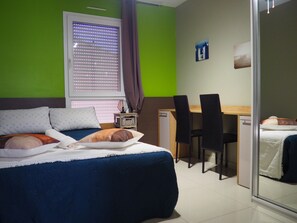 2 Schlafzimmer, Bügeleisen/Bügelbrett, kostenloses WLAN