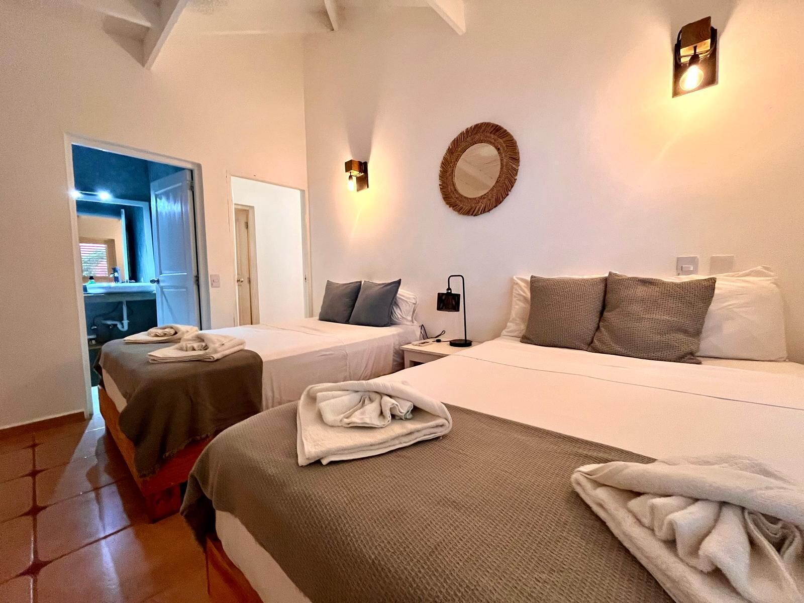 5 bedrooms, in-room safe, WiFi, bed sheets