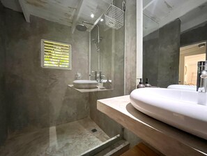 Douche, serviettes fournies