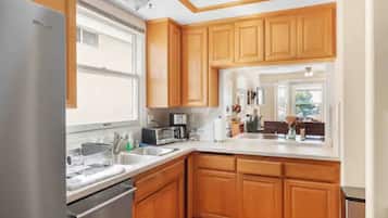 Frigorifero, microonde, forno, lavastoviglie