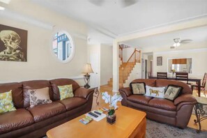 Téléviseur connecté, foyer, livres