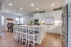 Micro-ondes, four, plaque de cuisson, lave-vaisselle