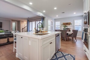 Micro-ondes, four, plaque de cuisson, lave-vaisselle