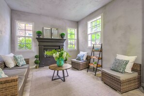 Télévision, cheminée