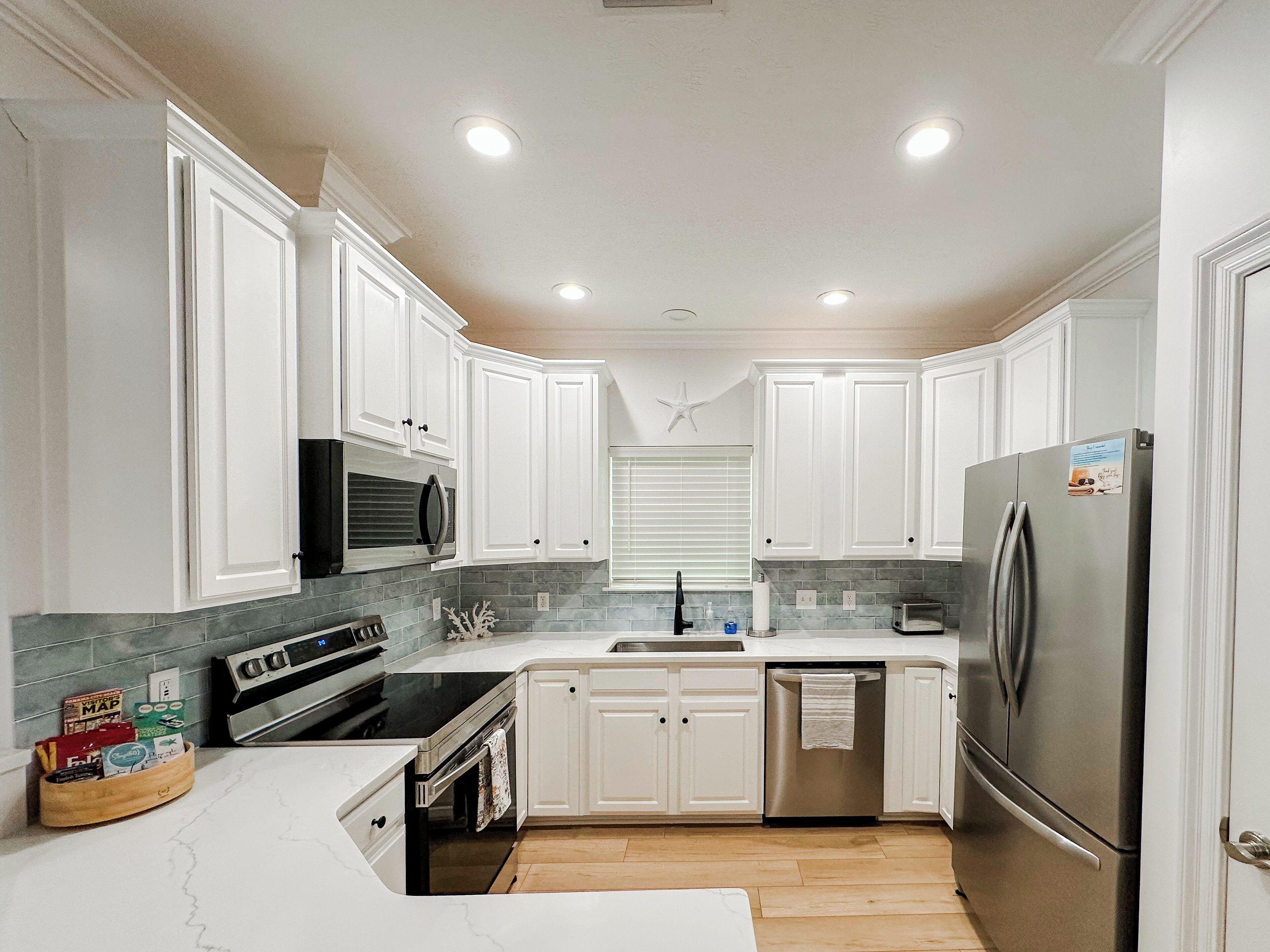 雪櫃、微波爐、焗爐、爐具