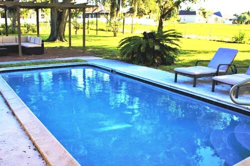 3 bedroom pool home w/ AC Game Room. Pet friendly!