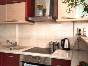 Fridge, oven, coffee/tea maker, electric kettle - Bright 2BR with Balcony and  Lift/5min to Metro/15 min to Monastiraki Station (Athens)