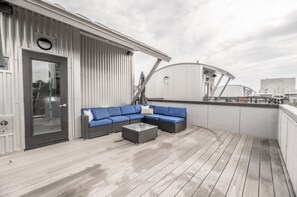 Luxury Condo | Terrace/patio