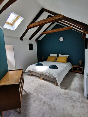 4 bedrooms, iron/ironing board, travel cot