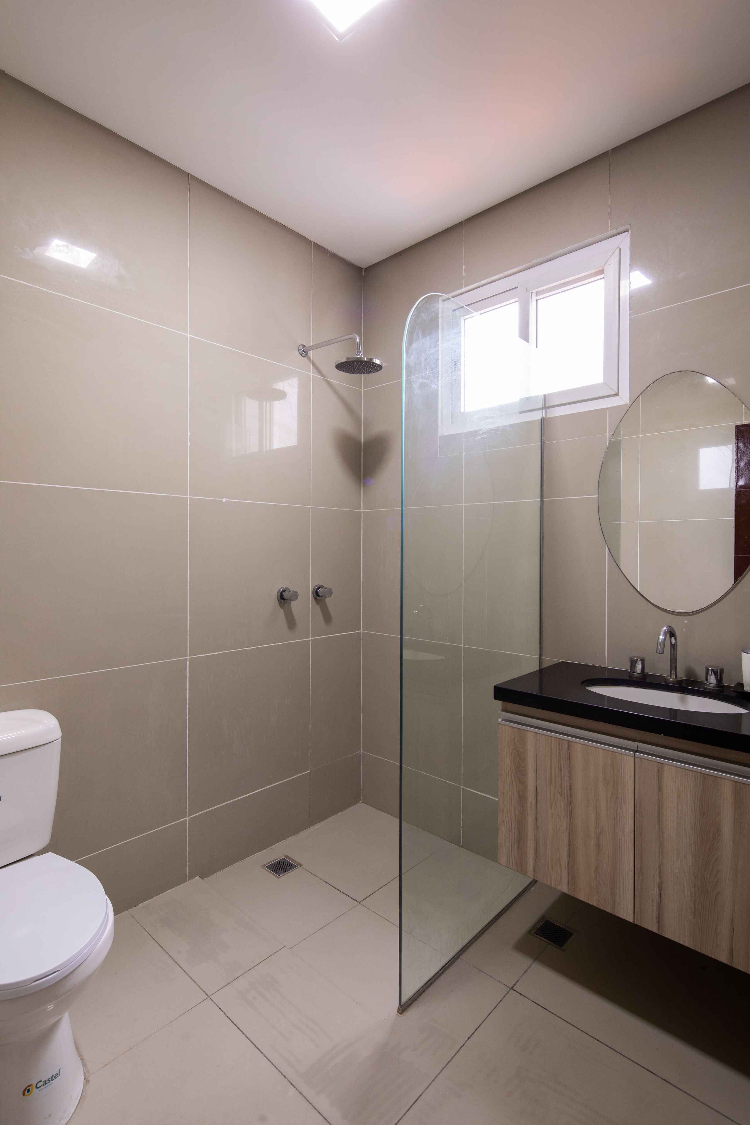 Deluxe Room, 1 Bedroom | Bathroom