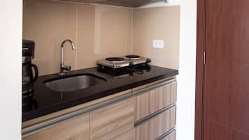 Standard Suite, 1 Queen Bed | Private kitchen | Mini-fridge, microwave, dishwasher, toaster