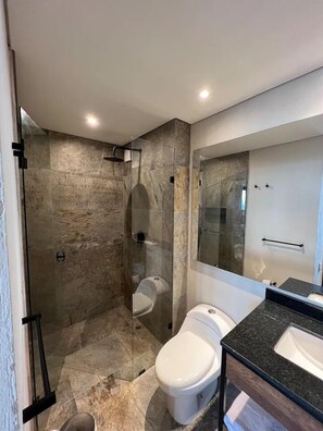 Premium Loft | Bathroom amenities - R2 - Moderno Loft en la historica Candelaria (Bogotá)