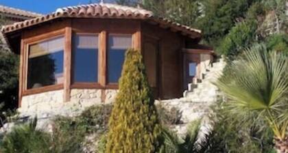 Bungalow- wooden chalet, comfort, 180° sea view, infinity pool, garden, 2 pers