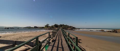 In Strandnähe, weißer Sandstrand