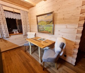 Dining - Edelweiss romantic suite with fireplace & Swiss stone pine sauna (Malschwitz)