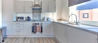 Contemporary 2 Bedroom Apartment in Ashford