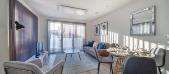 Contemporary 2 Bedroom Apartment in Ashford