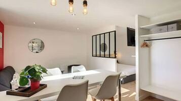 1 chambre, lit parapluie, Wi-Fi gratuit, draps fournis