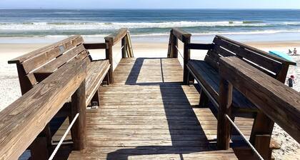 DIRECT Oceanfront, 2BR/2BA w/Panoramic Views! 7 mins to downtown St. Augustine!