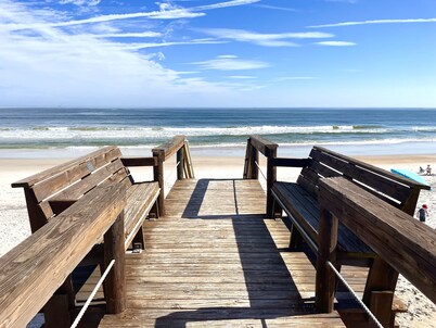 DIRECT Oceanfront, 2BR/2BA w/Panoramic Views! 7 mins to downtown St. Augustine!