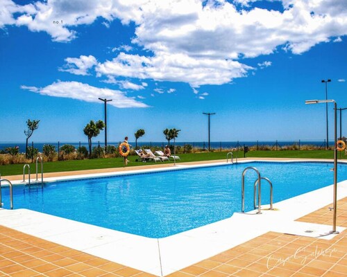 New and bright 3 bed apartment, 3min drive from an ecological reserved beach.
