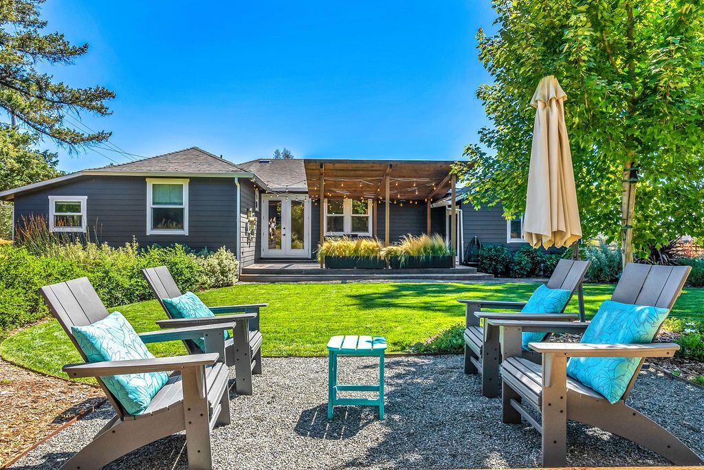 Farmhouse Bliss - A Beautiful Country Home with Pool!