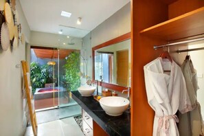 Bathroom - KL1003- Royal 1 Bedroom Villa in Legian (Kecamatan Kuta Utara)