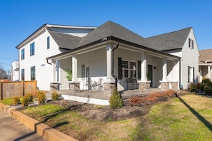 Exterior - New Hot Tub, Spacious, Near Downtown (Nashville)