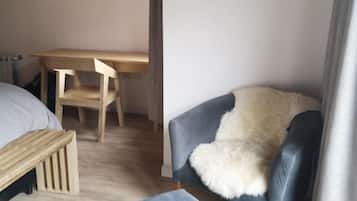 1 bedroom, in-room safe, desk, blackout curtains