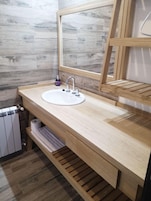Superior Double or Twin Room | Bathroom
