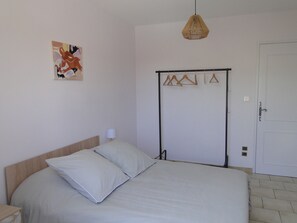3 chambres, fer et planche à repasser, lit parapluie, Wi-Fi gratuit