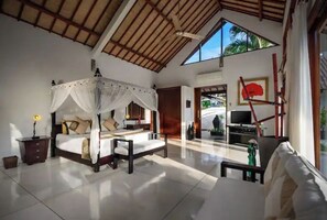 3 bedrooms, WiFi - OB3003-Full Service 3Bedroom Villa in Oberoi (Kecamatan Kuta Utara)
